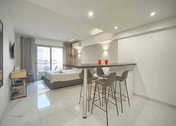 Frgk Victoria 4 1br Terrace, Ac & Ultra-fast Wi-fi Apartman Cannes