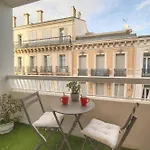 Frgk Victoria 4 1br Terrace, Ac & Ultra-fast Wi-fi Apartman