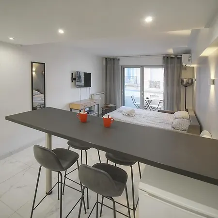 Frgk Victoria 4 1br Terrace, Ac & Ultra-fast Wi-fi Apartamento *