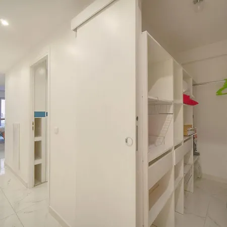 Frgk Victoria 4 1br Terrace, Ac & Ultra-fast Wi-fi *