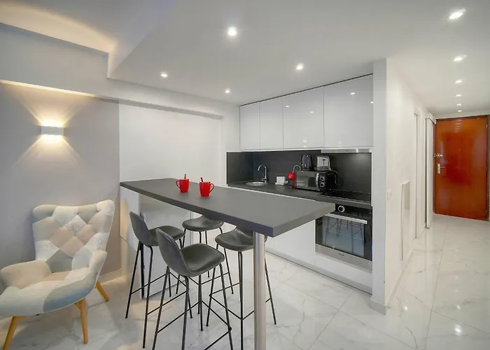 Frgk Victoria 4 1br Terrace, Ac & Ultra-fast Wi-fi Cannes
