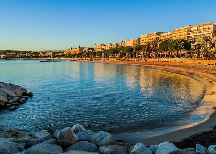 Frgk Victoria 4 1br Terrace, Ac & Ultra-fast Wi-fi * Cannes